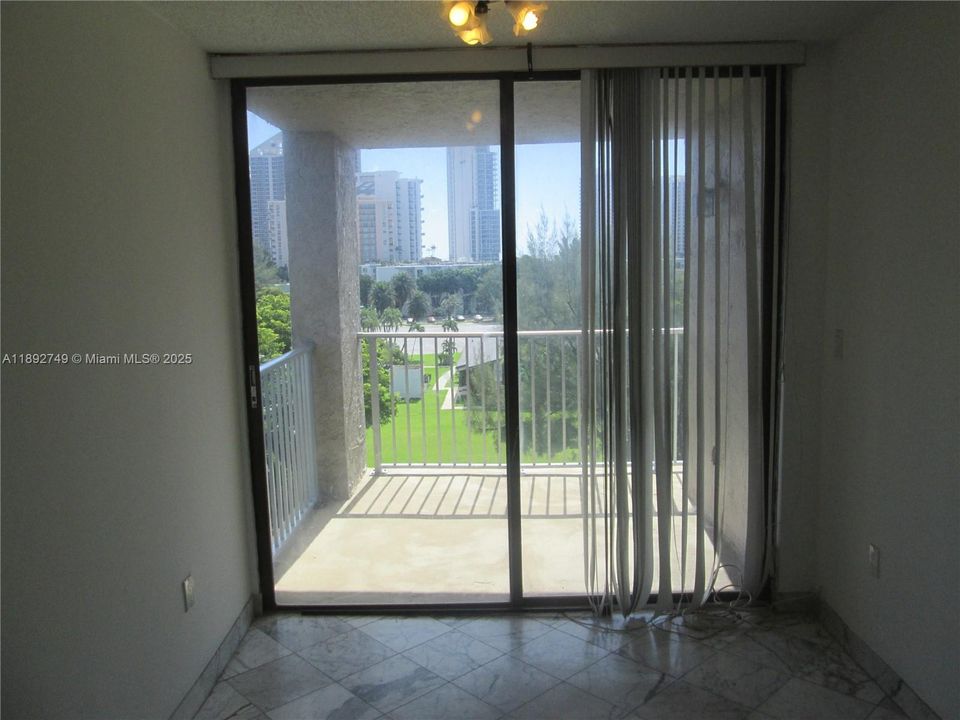 Recientemente alquilado: $2,450 (2 camas, 2 baños, 1320 Pies cuadrados)