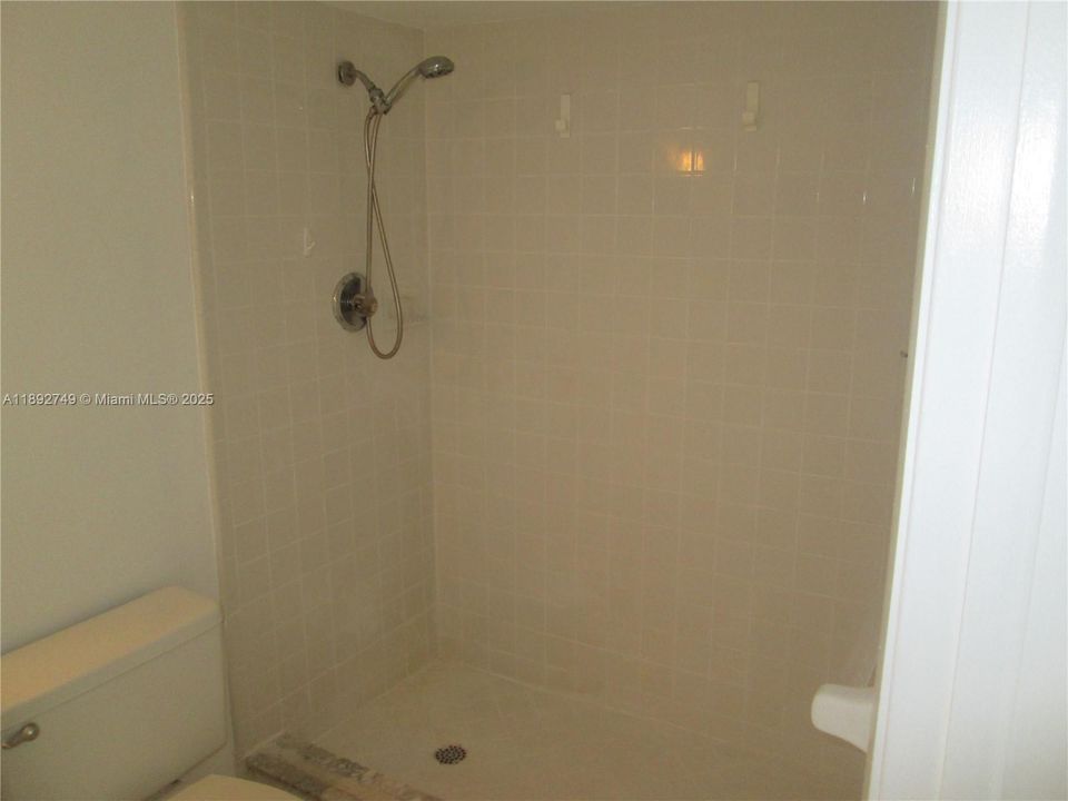 Recientemente alquilado: $2,450 (2 camas, 2 baños, 1320 Pies cuadrados)