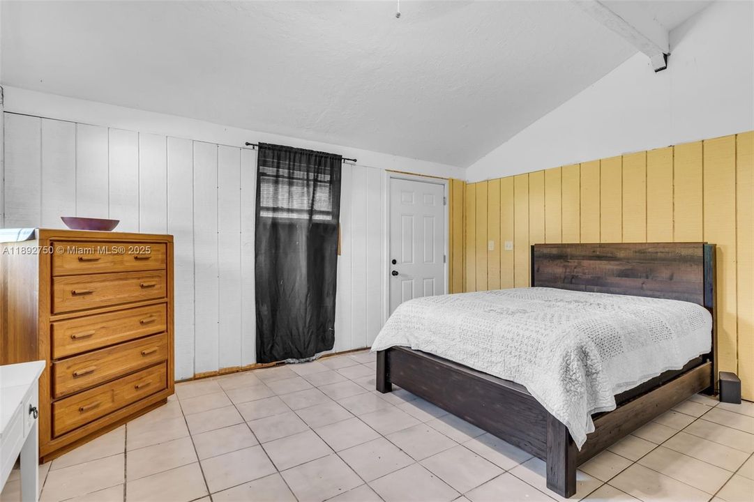 For Sale: $595,000 (2 beds, 1 baths, 1376 Square Feet)