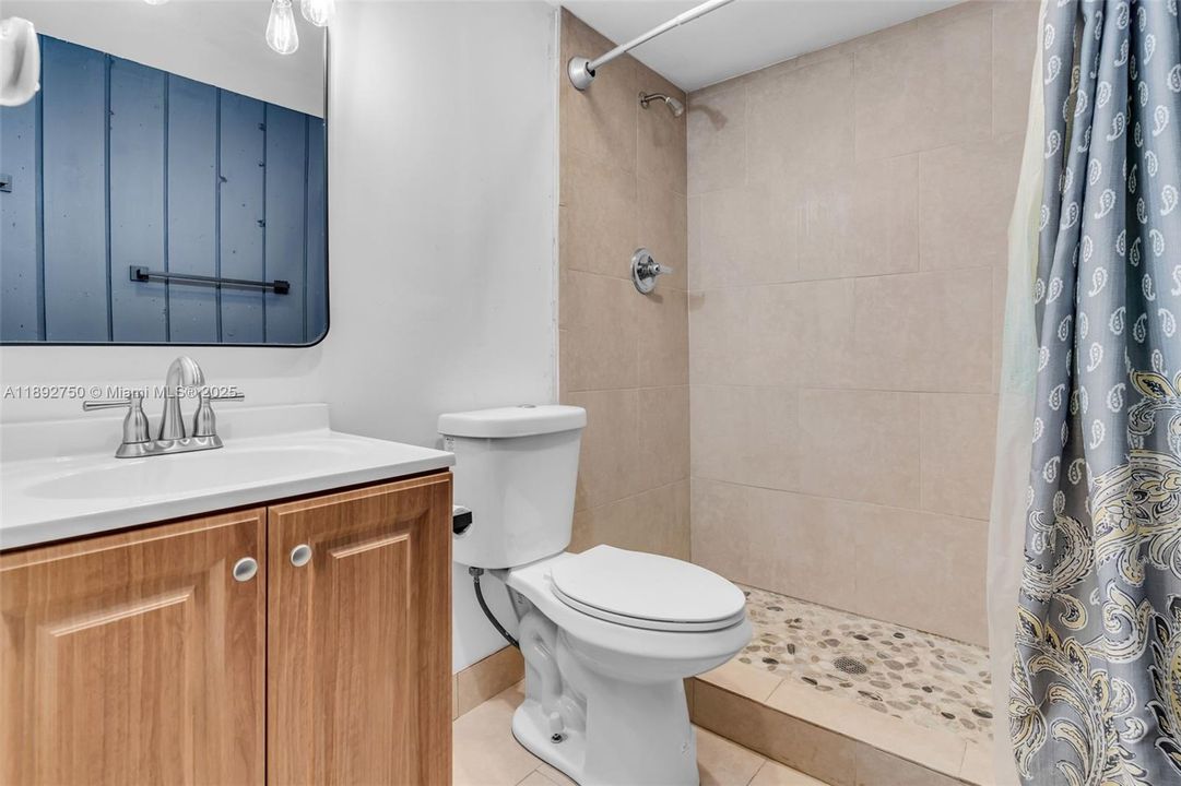 For Sale: $595,000 (2 beds, 1 baths, 1376 Square Feet)