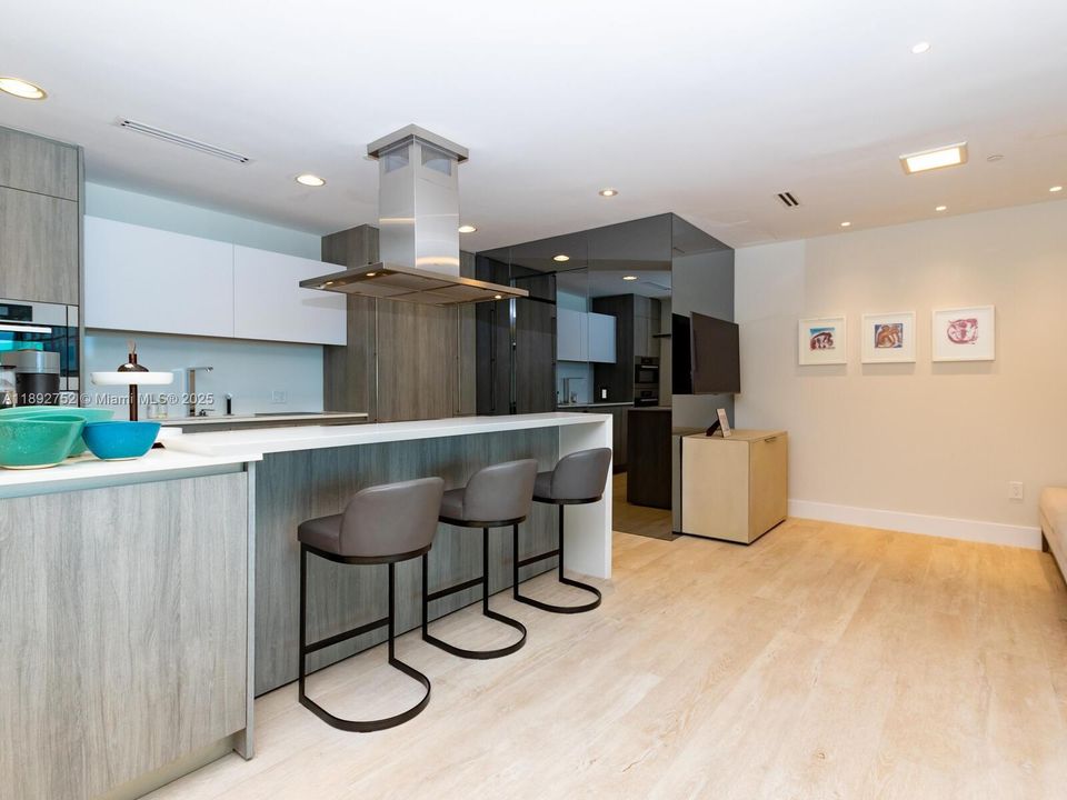 For Rent: $26,000 (2 beds, 3 baths, 1823 Square Feet)