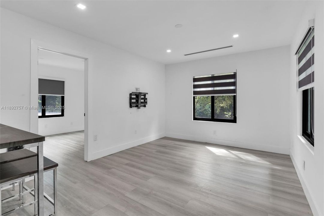 APARTMENT LIVING ROOM