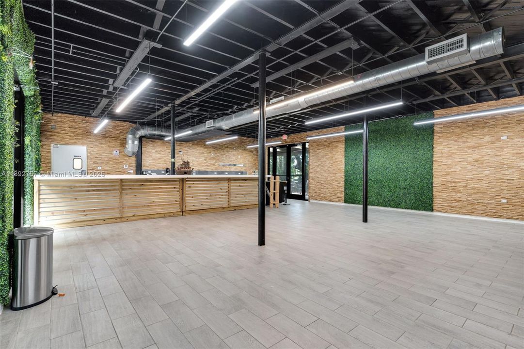 KITCHEN SPACE BEHIND COUNTER BARN.. OPENS FRONT AND REAR TO PATIOS. APT IS ACCESSIBLE VIA STAIRWELL OUTSIDE..  TOGETHER YET SEPERATE