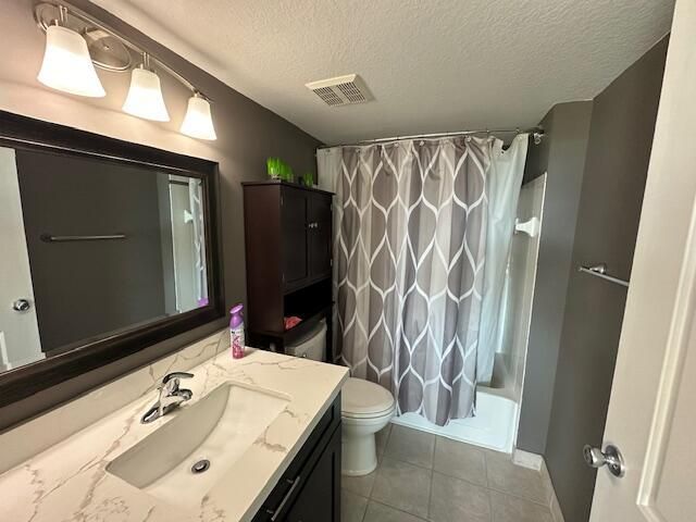 110 Villa-guest bathroom