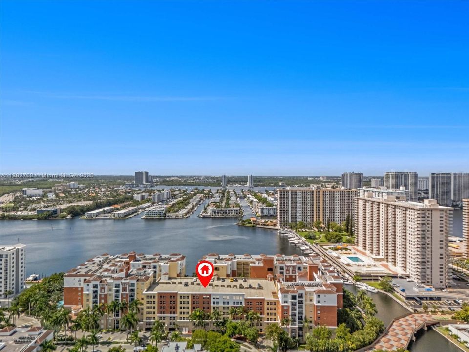 Activo con contrato: $3,300 (2 camas, 2 baños, 1116 Pies cuadrados)