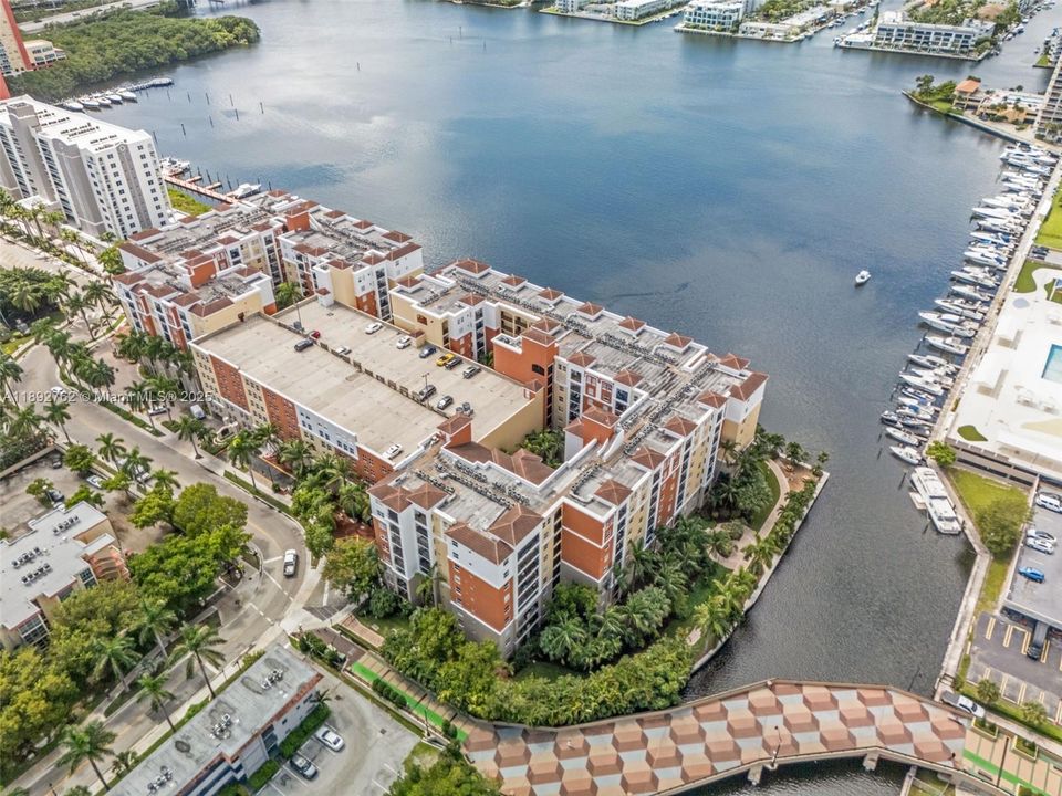 Activo con contrato: $3,300 (2 camas, 2 baños, 1116 Pies cuadrados)