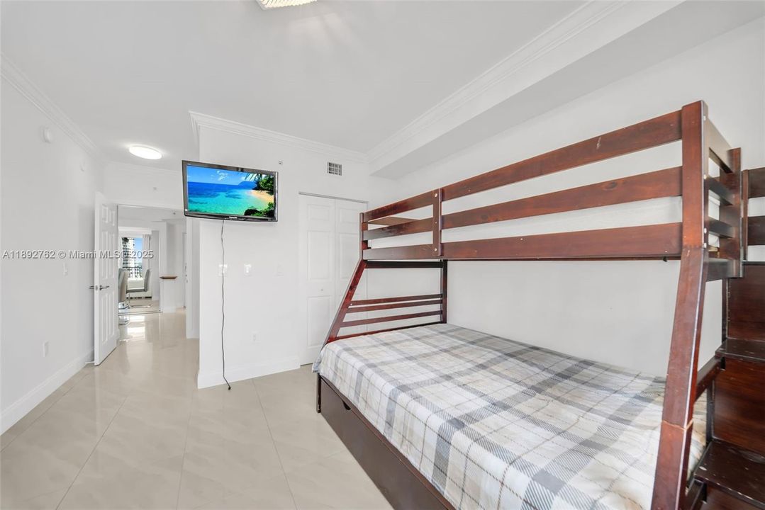 Activo con contrato: $3,300 (2 camas, 2 baños, 1116 Pies cuadrados)