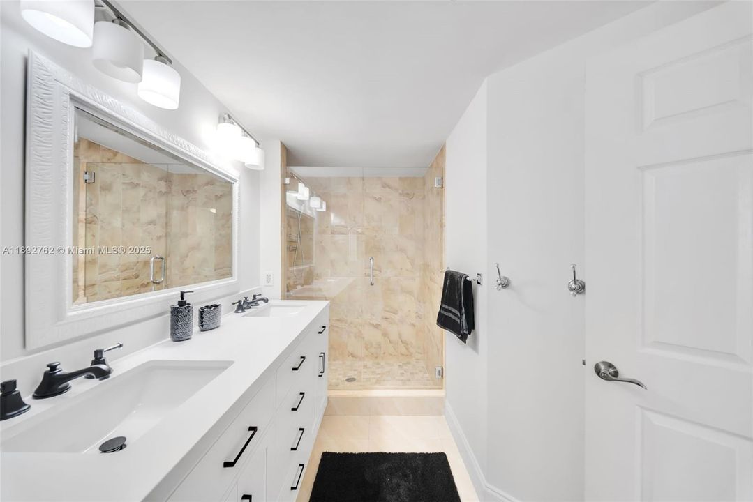 Activo con contrato: $3,300 (2 camas, 2 baños, 1116 Pies cuadrados)