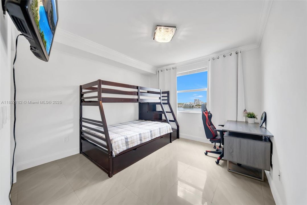 Activo con contrato: $3,300 (2 camas, 2 baños, 1116 Pies cuadrados)