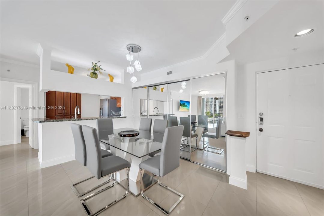 Activo con contrato: $3,300 (2 camas, 2 baños, 1116 Pies cuadrados)