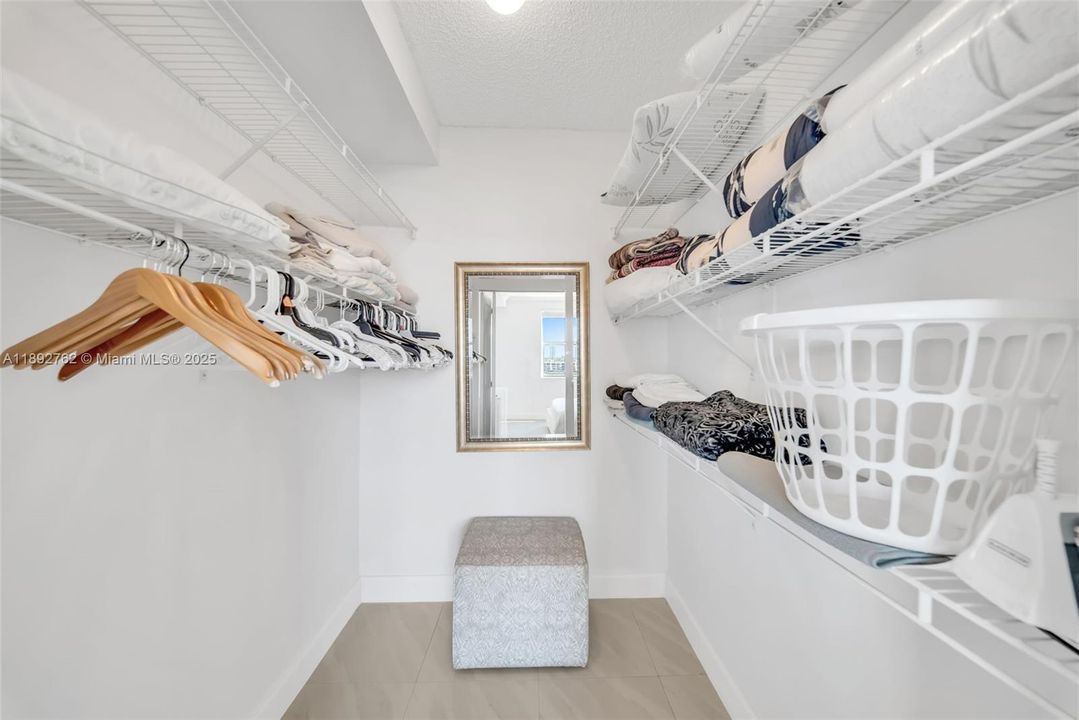 Activo con contrato: $3,300 (2 camas, 2 baños, 1116 Pies cuadrados)