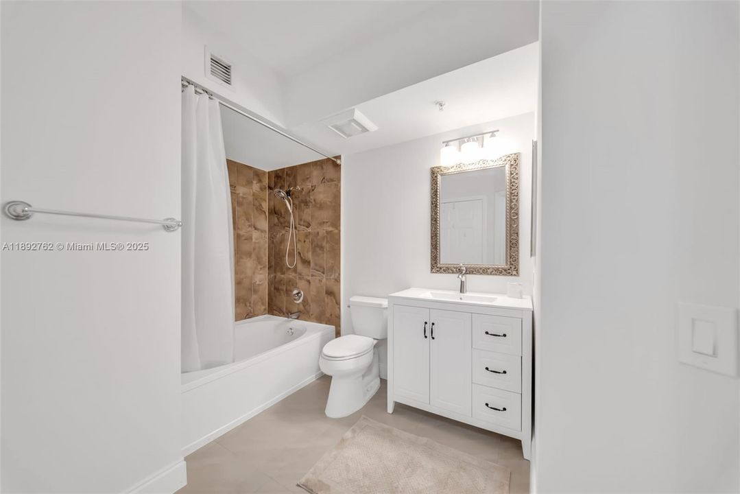 Activo con contrato: $3,300 (2 camas, 2 baños, 1116 Pies cuadrados)