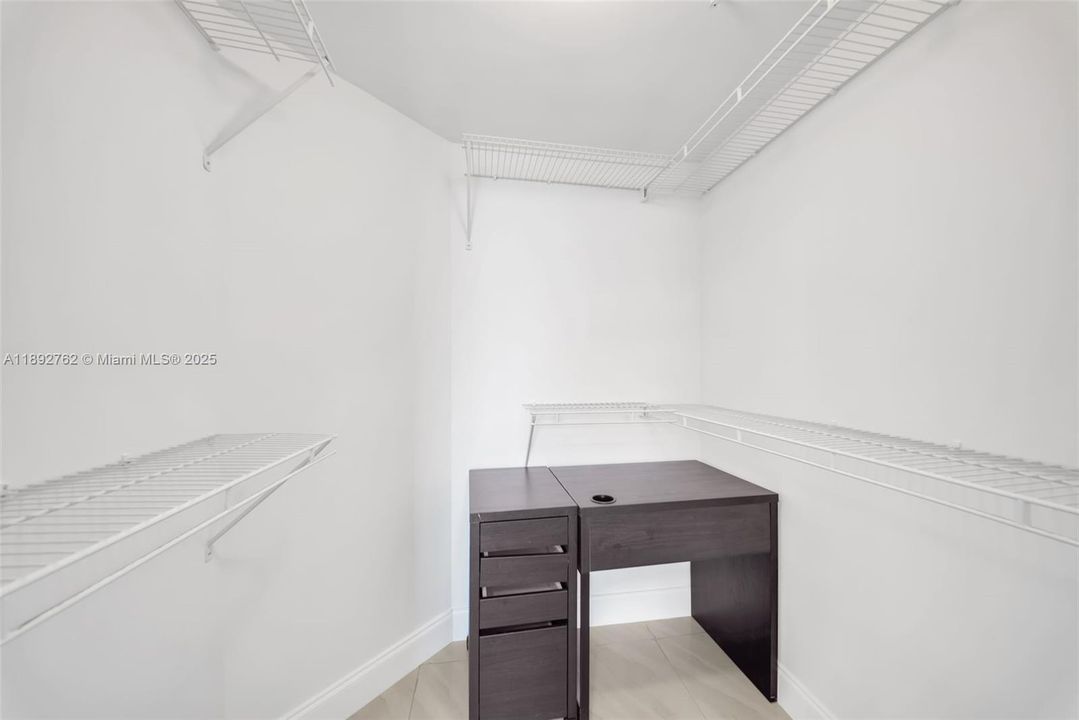 Activo con contrato: $3,300 (2 camas, 2 baños, 1116 Pies cuadrados)