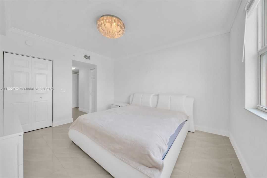 Activo con contrato: $3,300 (2 camas, 2 baños, 1116 Pies cuadrados)