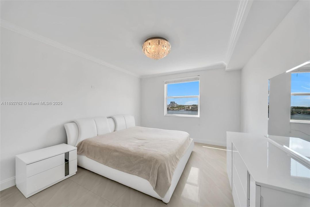 Activo con contrato: $3,300 (2 camas, 2 baños, 1116 Pies cuadrados)