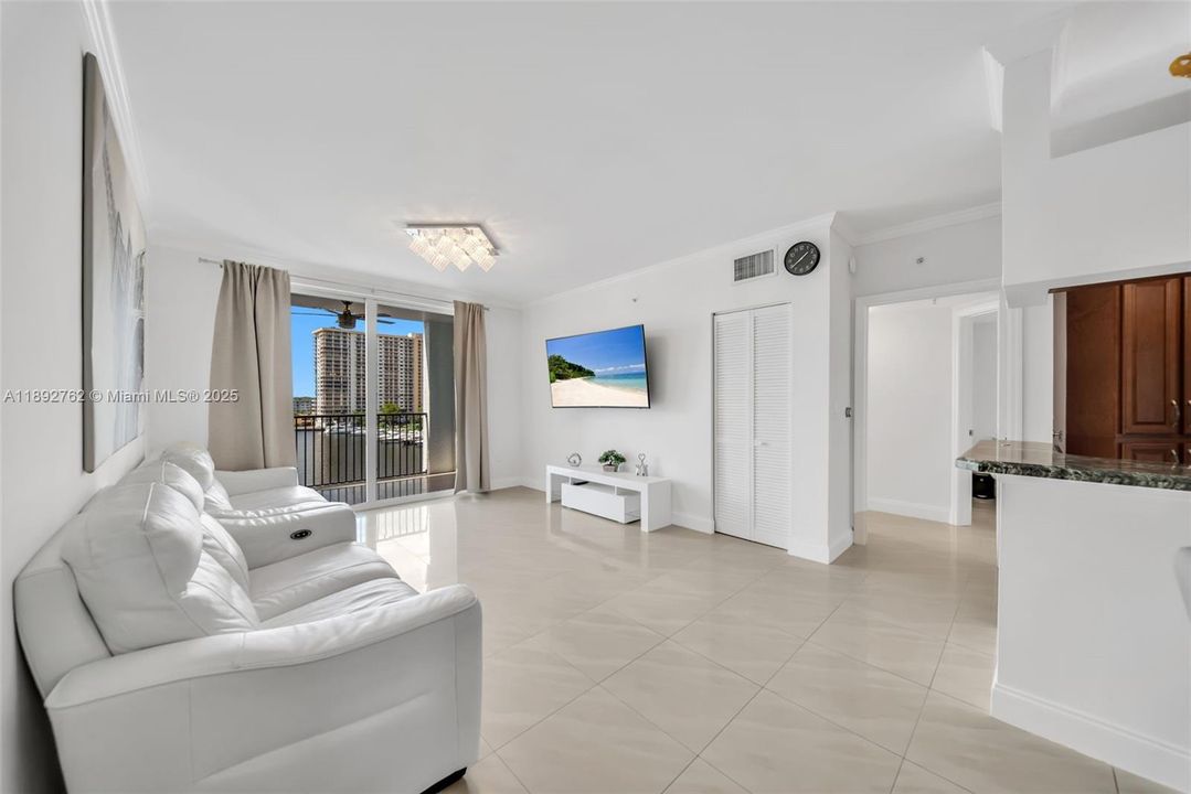 Activo con contrato: $3,300 (2 camas, 2 baños, 1116 Pies cuadrados)