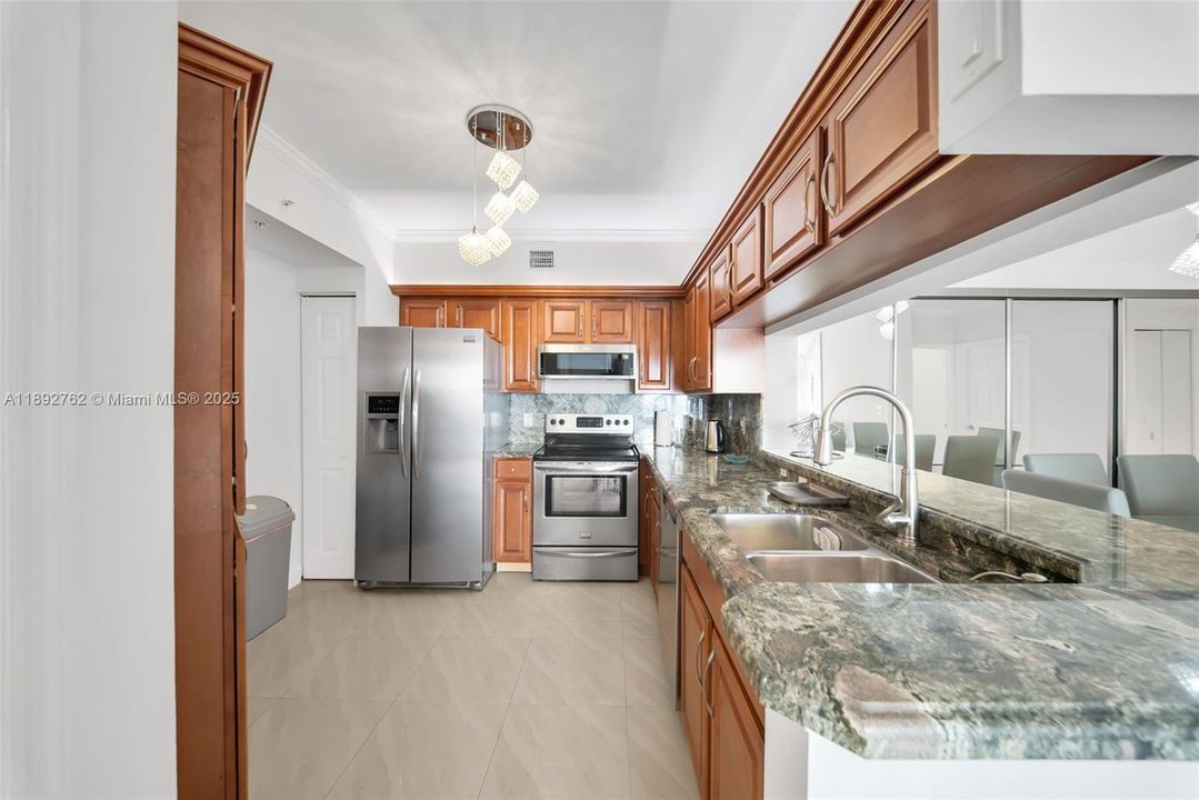 Activo con contrato: $3,300 (2 camas, 2 baños, 1116 Pies cuadrados)