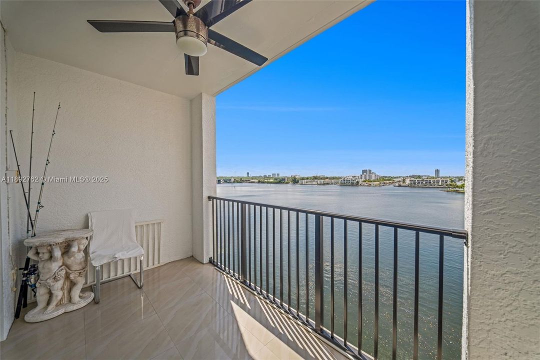 Activo con contrato: $3,300 (2 camas, 2 baños, 1116 Pies cuadrados)