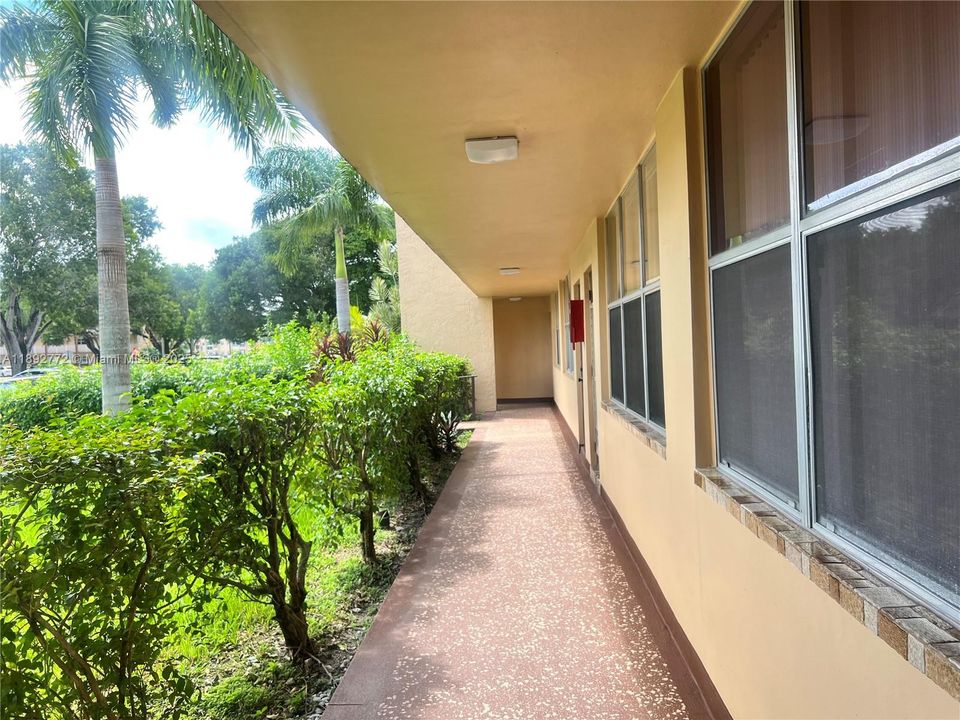 На продажу: $74,999 (1 спален, 1 ванн, 590 Квадратных фут)