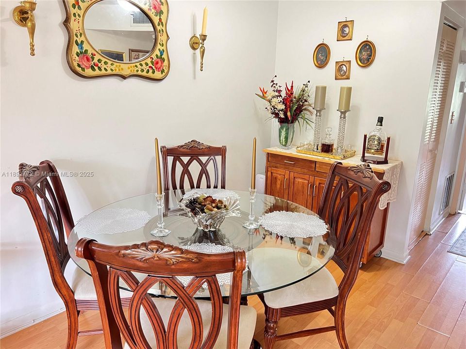 На продажу: $74,999 (1 спален, 1 ванн, 590 Квадратных фут)