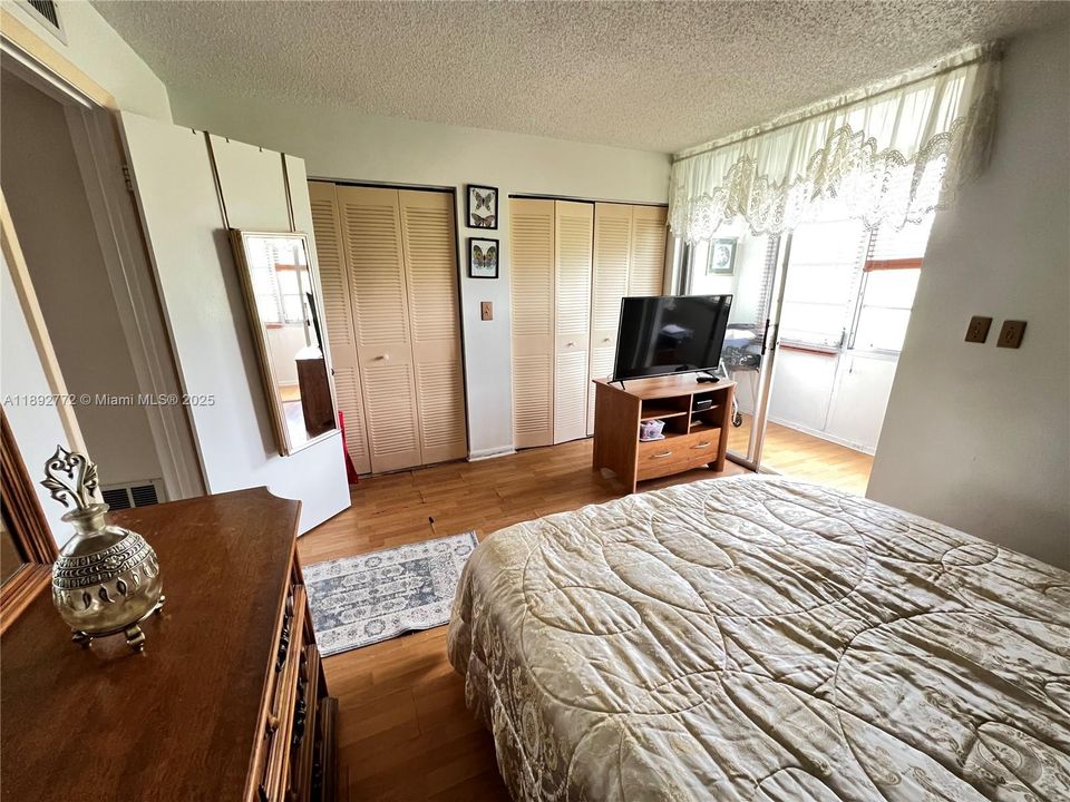 На продажу: $74,999 (1 спален, 1 ванн, 590 Квадратных фут)