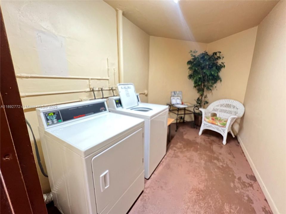 На продажу: $74,999 (1 спален, 1 ванн, 590 Квадратных фут)