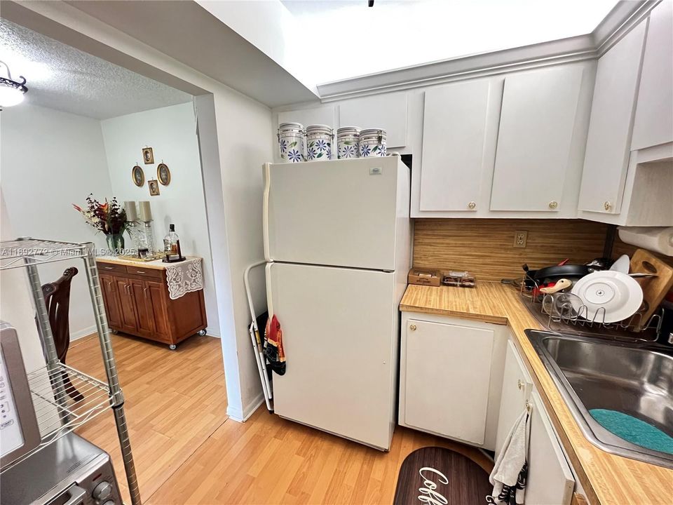 На продажу: $74,999 (1 спален, 1 ванн, 590 Квадратных фут)