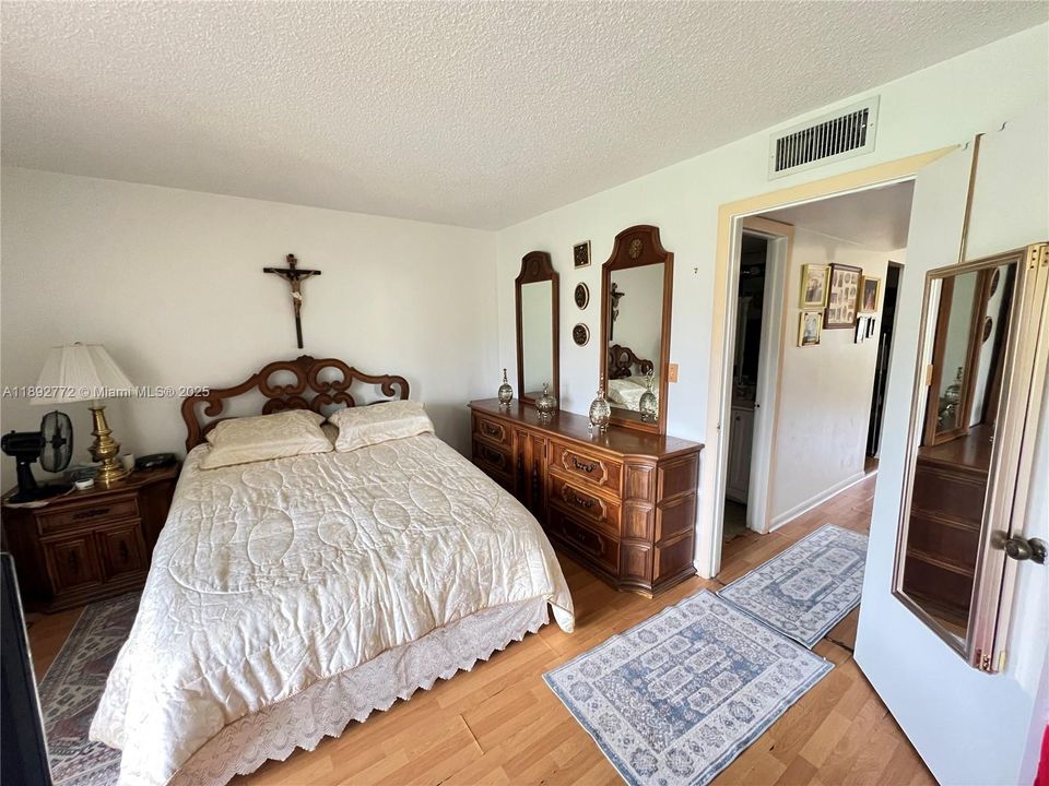 На продажу: $74,999 (1 спален, 1 ванн, 590 Квадратных фут)