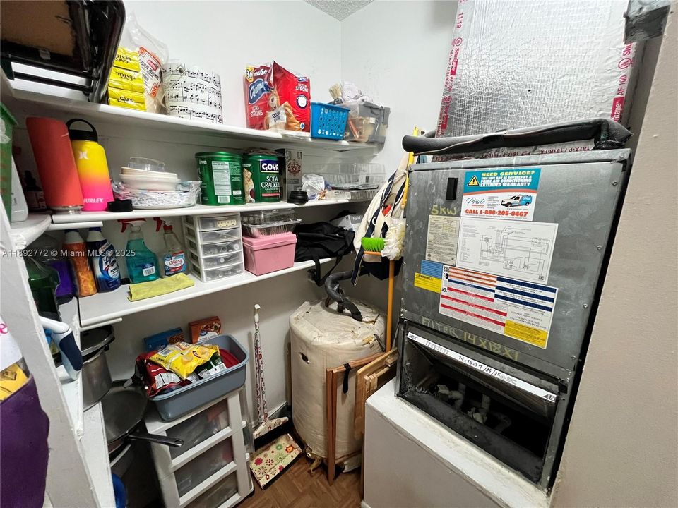 На продажу: $74,999 (1 спален, 1 ванн, 590 Квадратных фут)