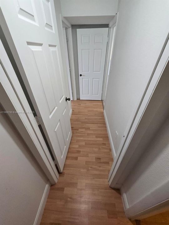 合同活跃: $1,790 (1 贝兹, 1 浴室, 870 平方英尺)