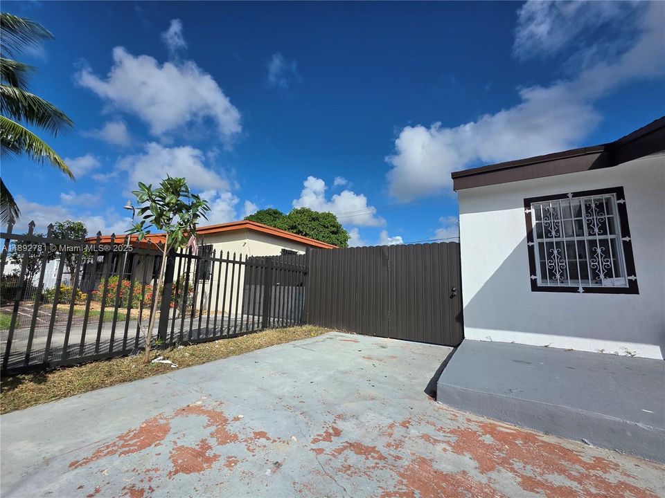 最近租的: $1,500 (1 贝兹, 1 浴室, 0 平方英尺)