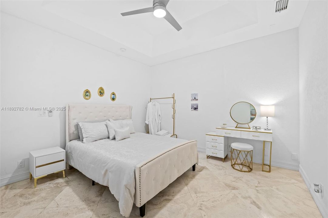 En Renta: $10,000 (6 camas, 4 baños, 3842 Pies cuadrados)