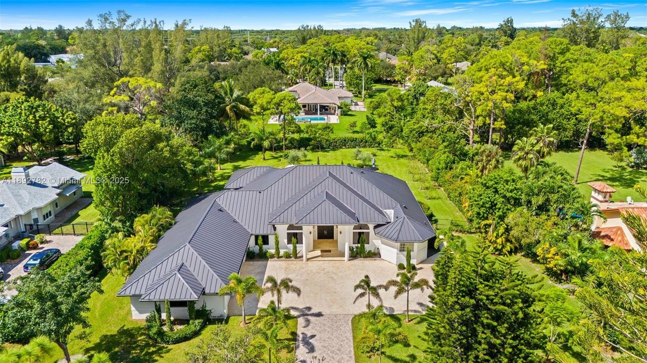 En Renta: $10,000 (6 camas, 4 baños, 3842 Pies cuadrados)