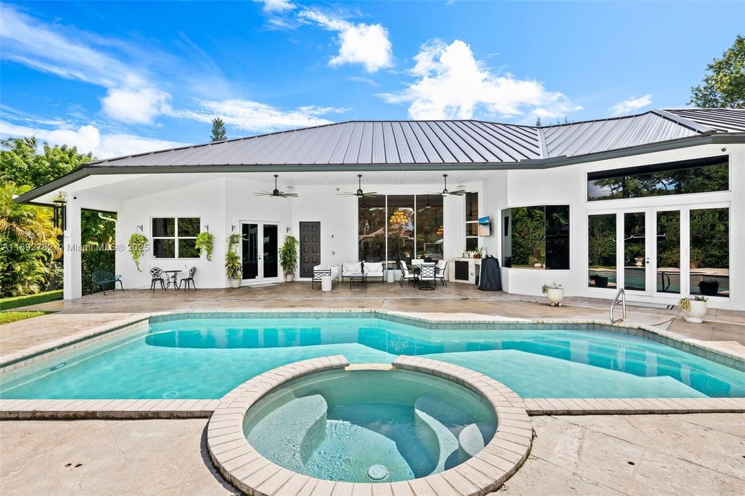 En Renta: $10,000 (6 camas, 4 baños, 3842 Pies cuadrados)