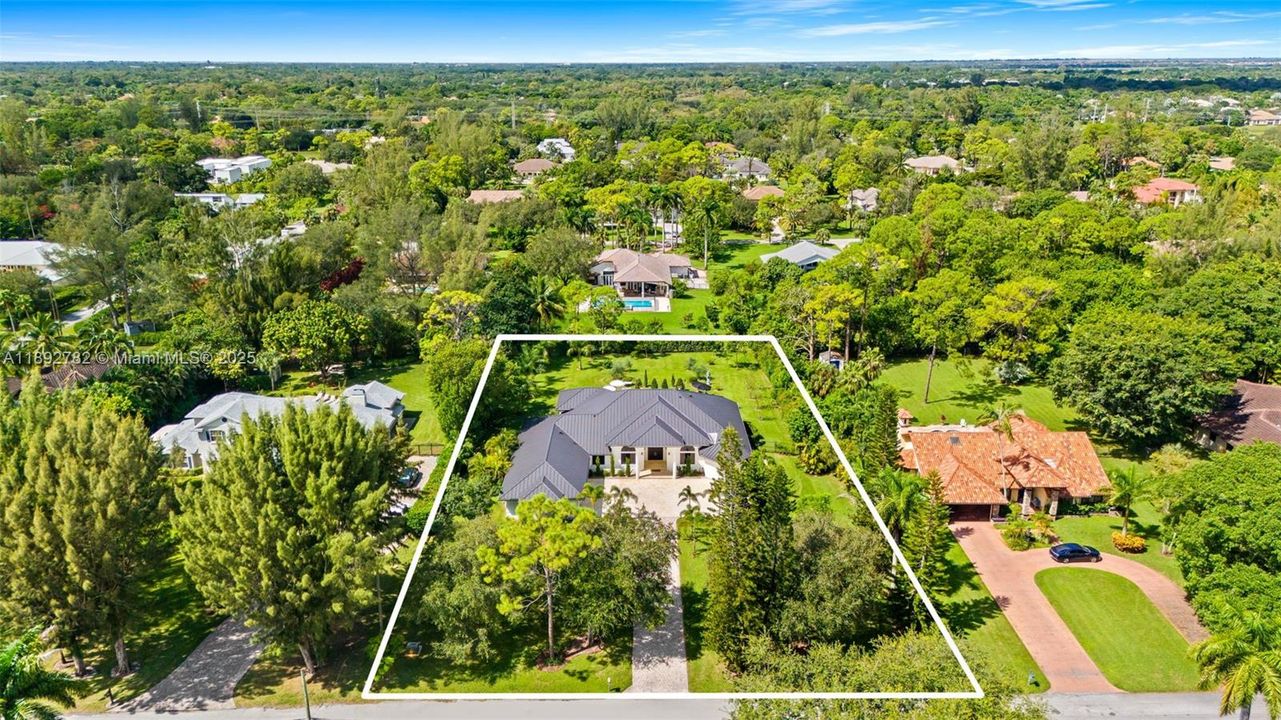 En Renta: $10,000 (6 camas, 4 baños, 3842 Pies cuadrados)