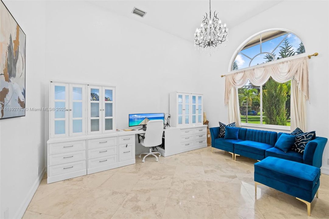 En Renta: $10,000 (6 camas, 4 baños, 3842 Pies cuadrados)