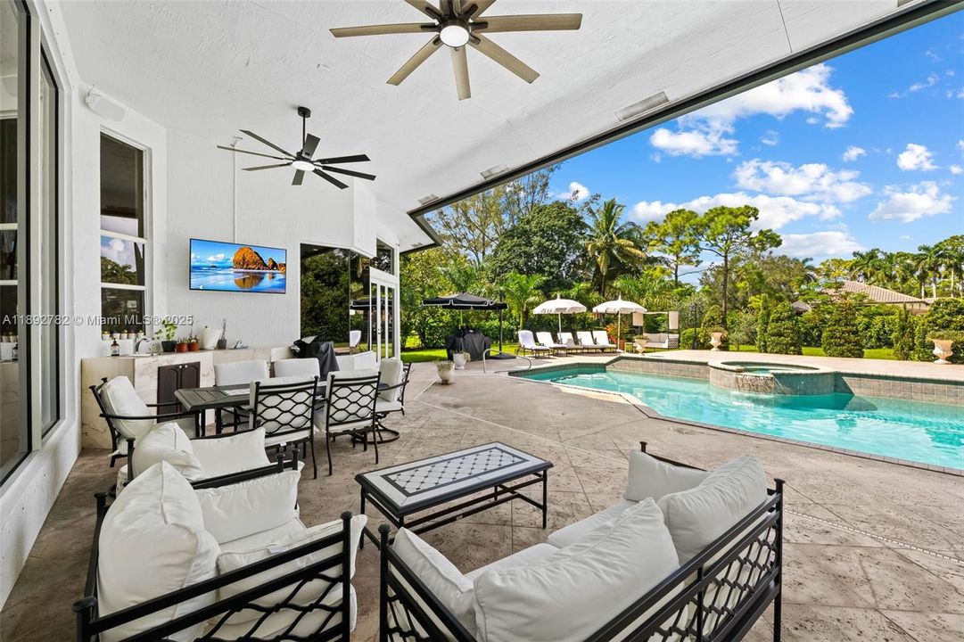 En Renta: $10,000 (6 camas, 4 baños, 3842 Pies cuadrados)