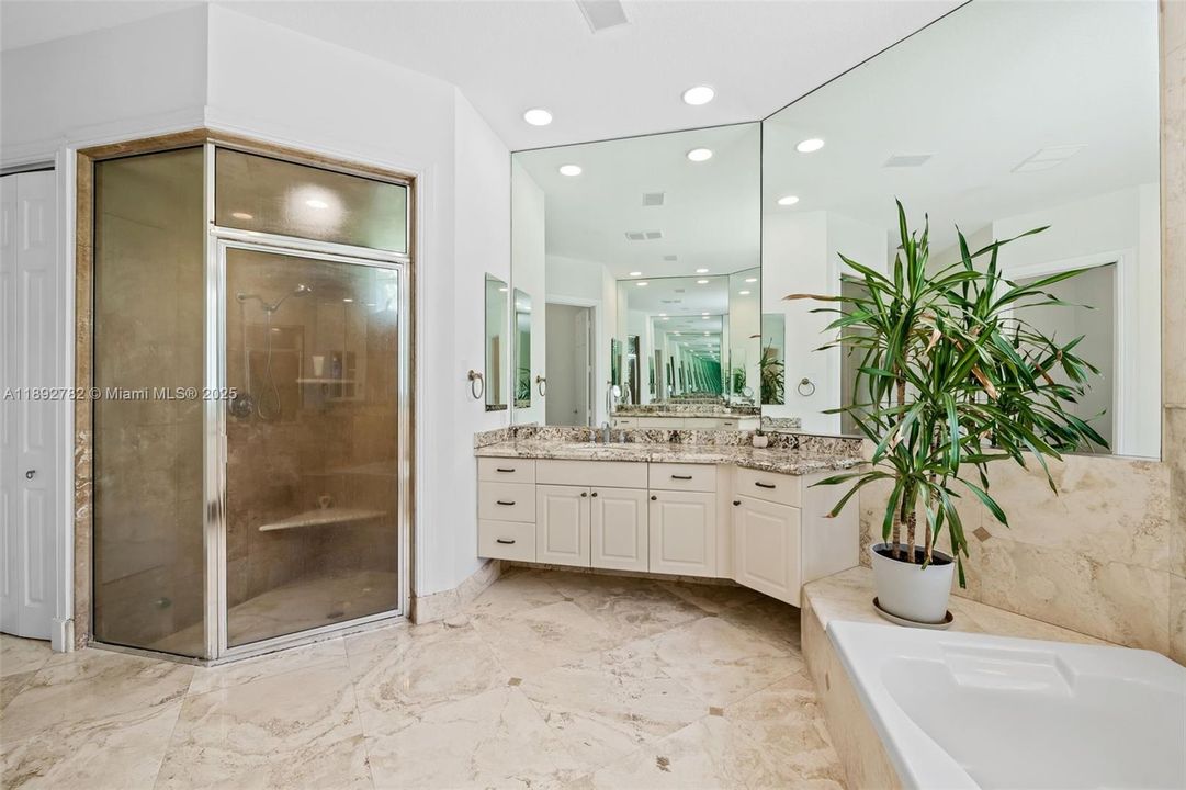 En Renta: $10,000 (6 camas, 4 baños, 3842 Pies cuadrados)