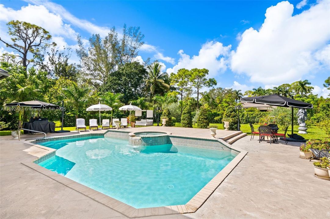 En Renta: $10,000 (6 camas, 4 baños, 3842 Pies cuadrados)