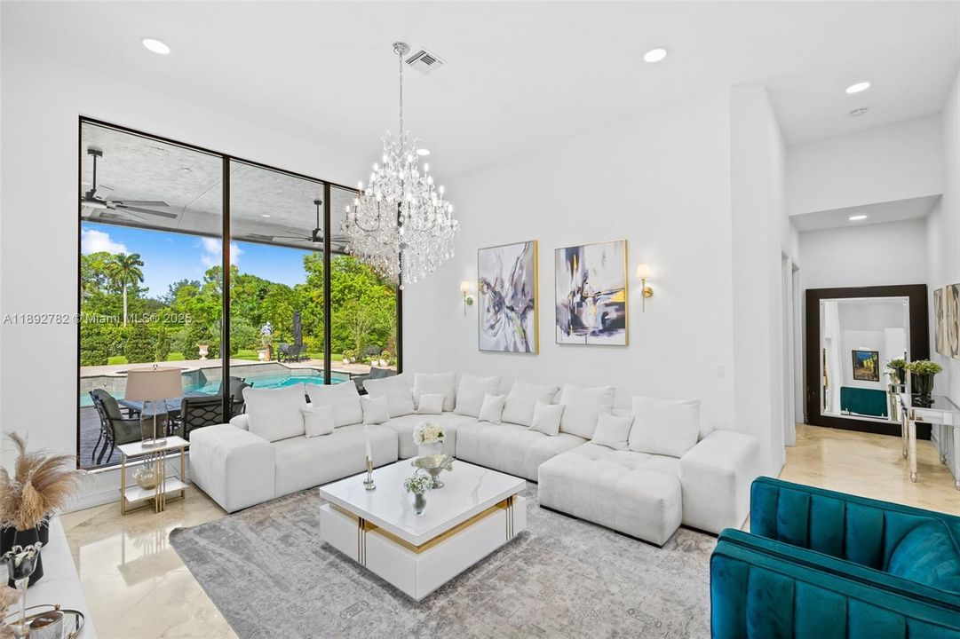 En Renta: $10,000 (6 camas, 4 baños, 3842 Pies cuadrados)