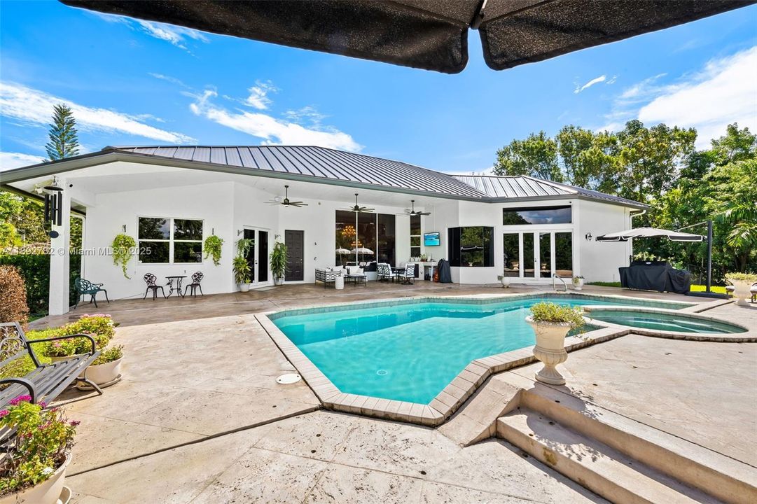 En Renta: $10,000 (6 camas, 4 baños, 3842 Pies cuadrados)