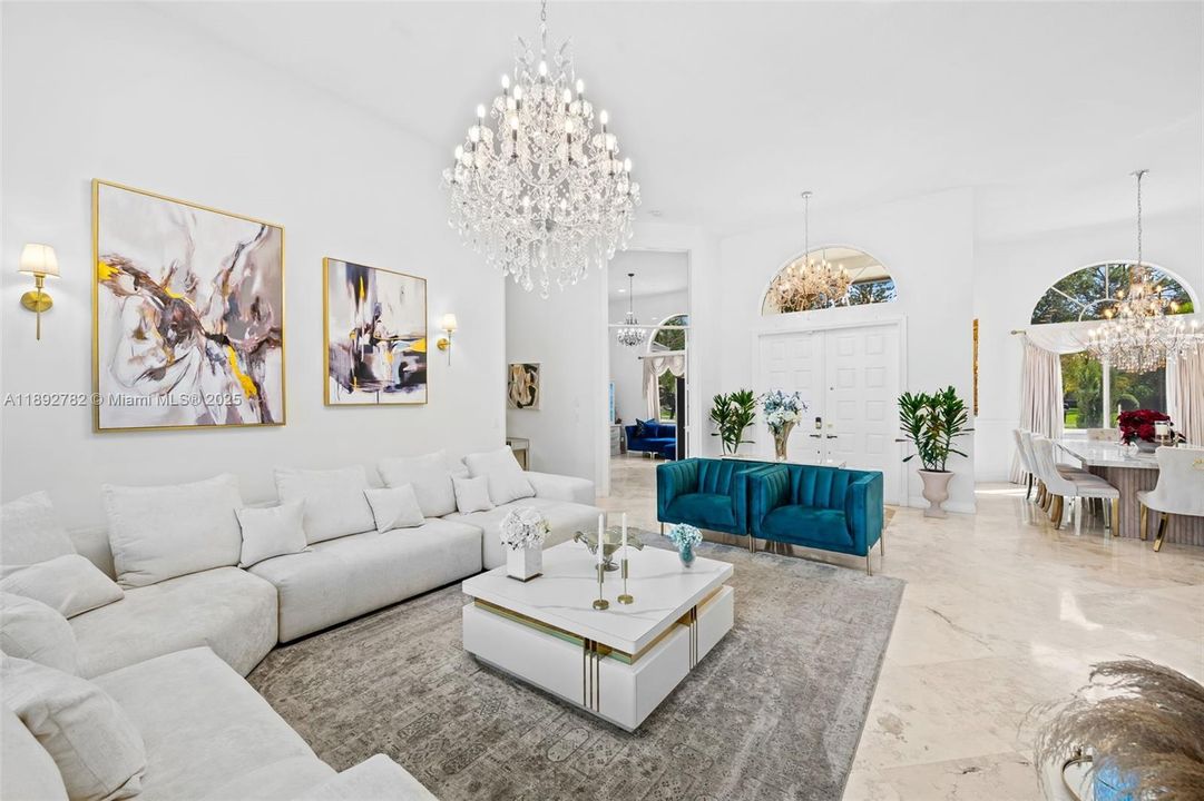 En Renta: $10,000 (6 camas, 4 baños, 3842 Pies cuadrados)