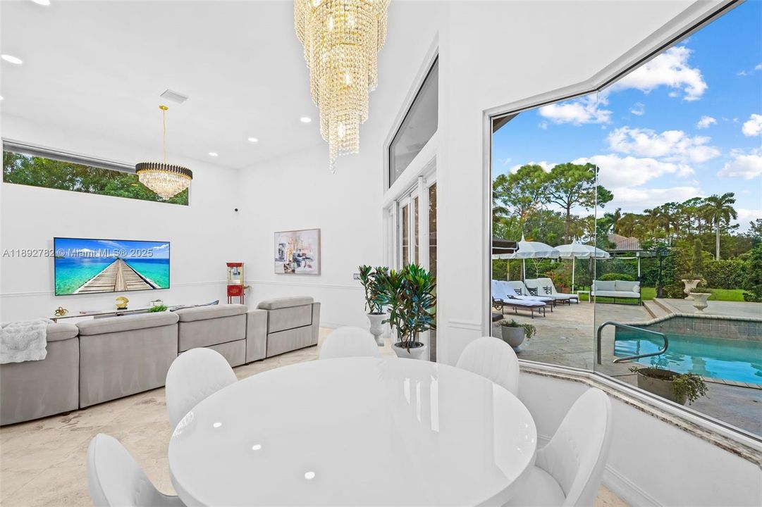 En Renta: $10,000 (6 camas, 4 baños, 3842 Pies cuadrados)