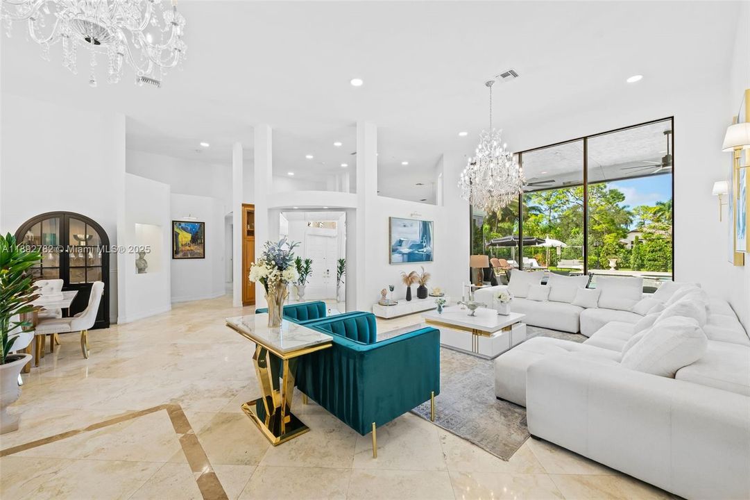 En Renta: $10,000 (6 camas, 4 baños, 3842 Pies cuadrados)