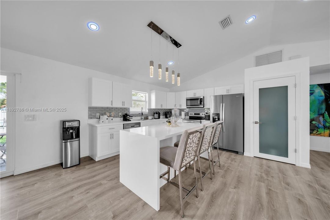 For Sale: $360,000 (4 beds, 2 baths, 1571 Square Feet)