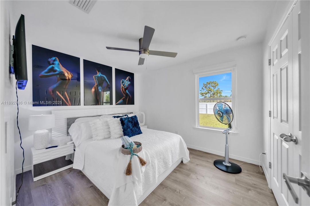 For Sale: $360,000 (4 beds, 2 baths, 1571 Square Feet)