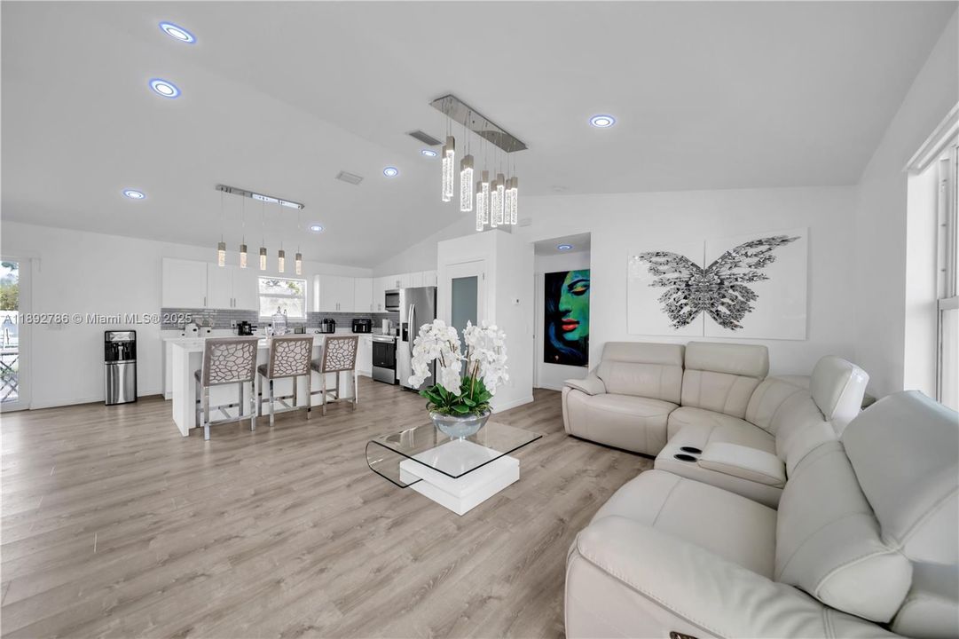 For Sale: $360,000 (4 beds, 2 baths, 1571 Square Feet)