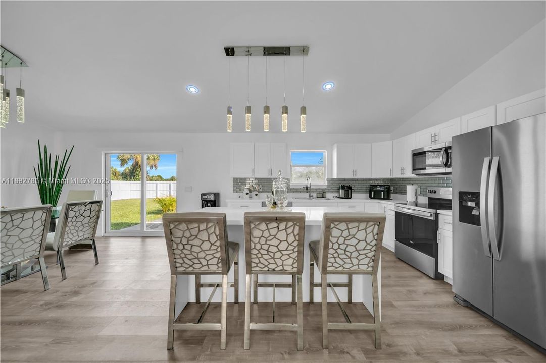 For Sale: $360,000 (4 beds, 2 baths, 1571 Square Feet)