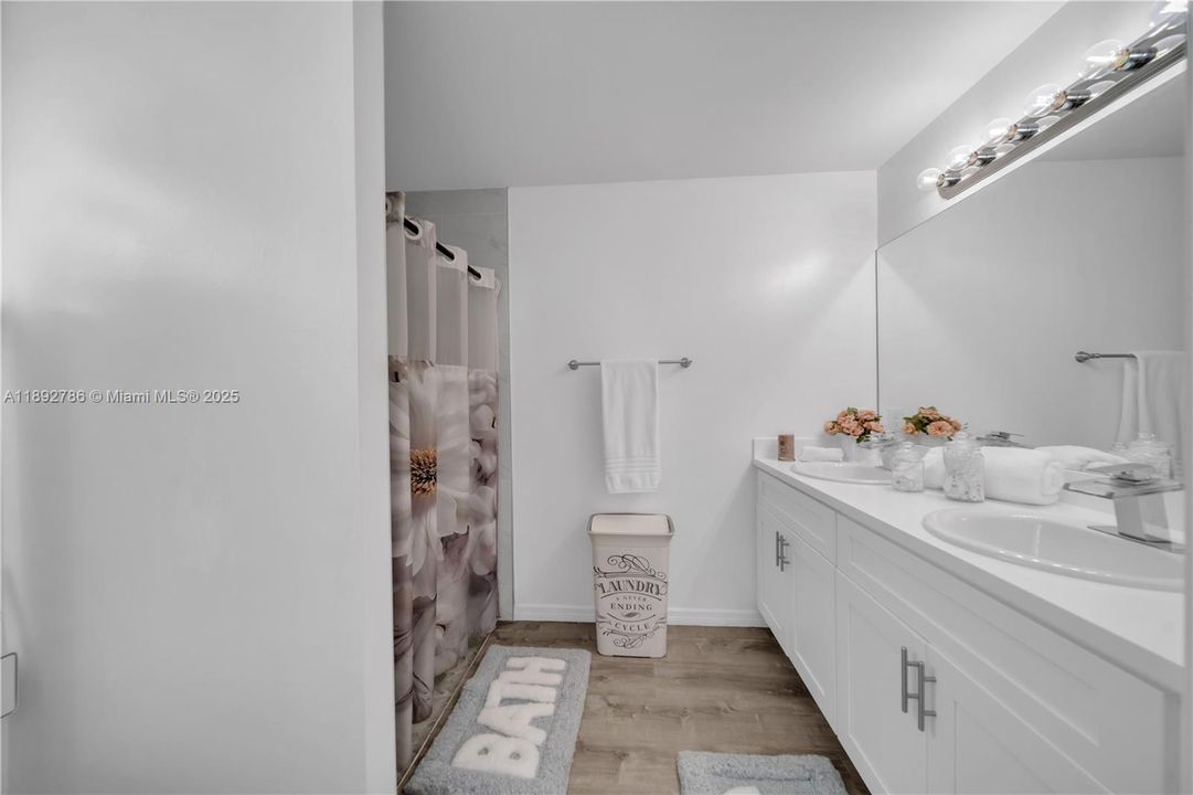 For Sale: $360,000 (4 beds, 2 baths, 1571 Square Feet)