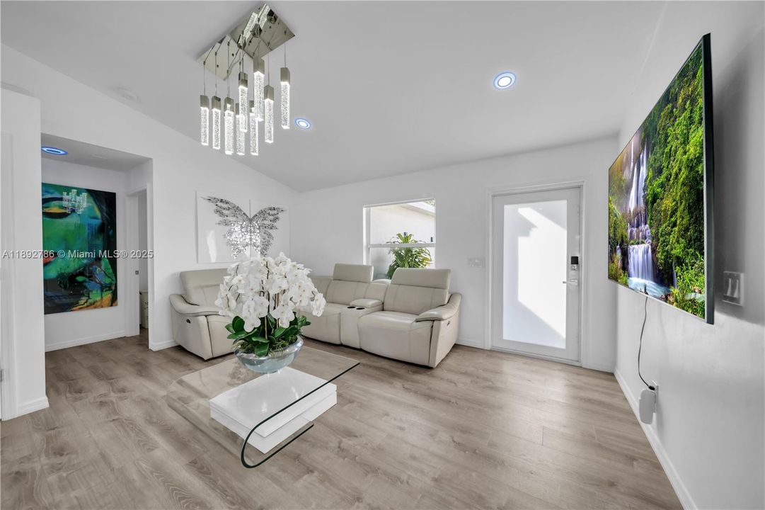 For Sale: $360,000 (4 beds, 2 baths, 1571 Square Feet)